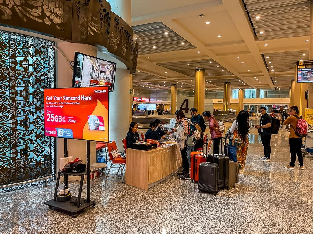 telkomsel booth in ngurah rai airport