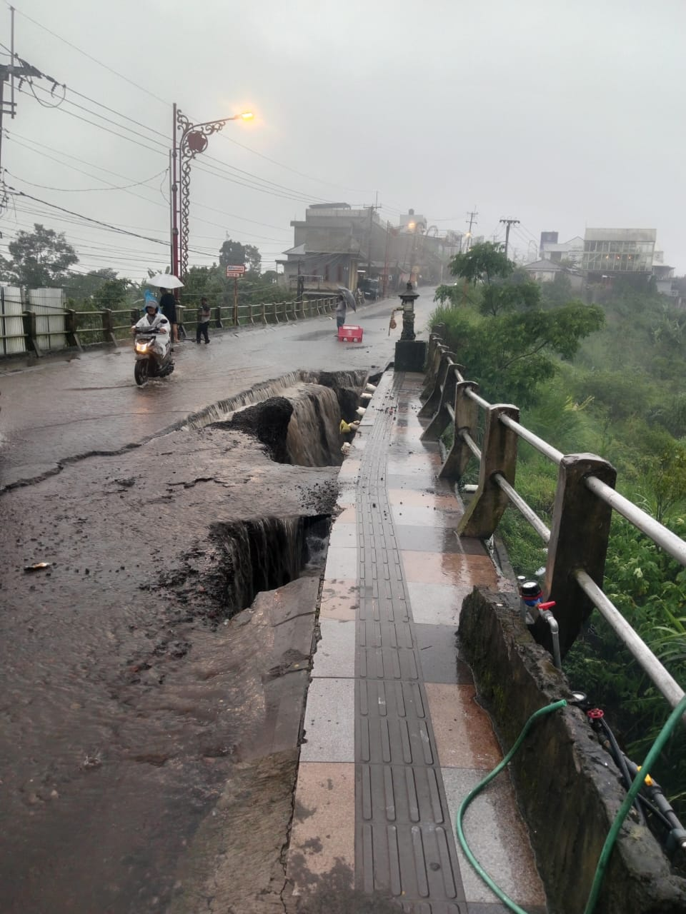 kintamani penelokan landslide road