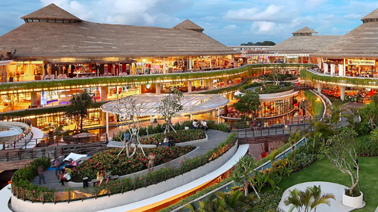 Beachwalk Shopping Center